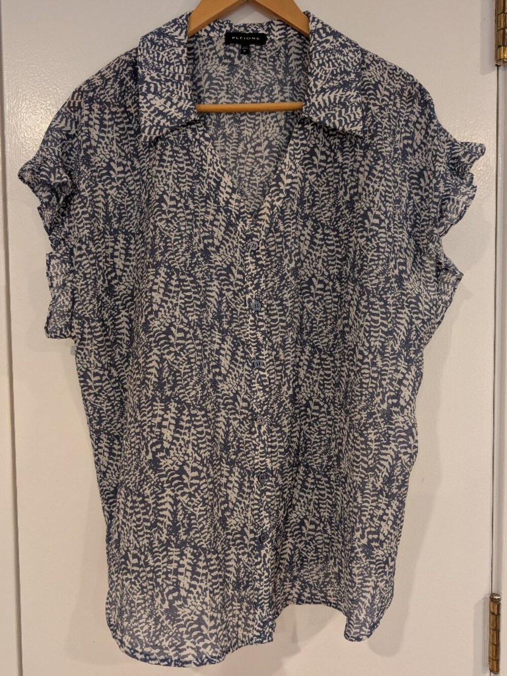 Blue & White Leaf Print Ruffle Cap Sleeve Button Down Blouse - Size XL